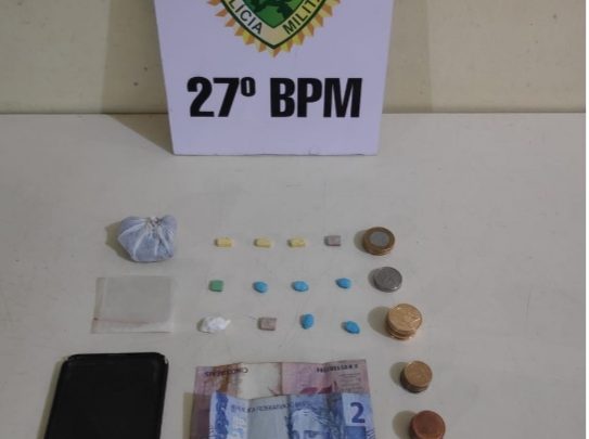 ROTAM apreende drogas e encaminha rapazes para Delegacia