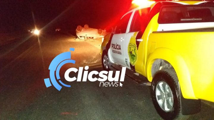Dois rapazes ficam feridos em capotamento na PR 151