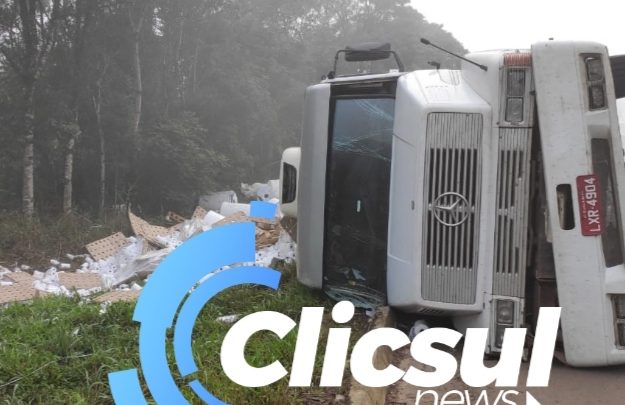 Urgente: Carreta tomba na BR 153 e mata ciclista