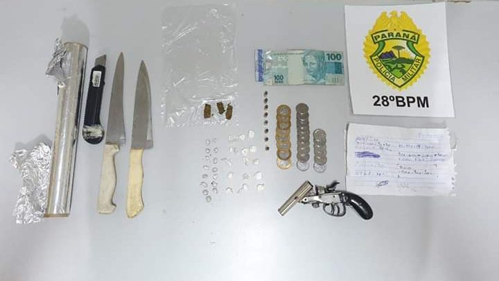 ROTAM ABORDA “BIQUEIRA” E APREENDE ENTORPECENTES E ARMA DE FOGO NA LAPA