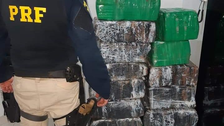 PRF de Irati realiza grande apreensão de drogas