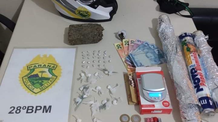 EQUIPE DE MOTOS DE PALMEIRA PRENDEM DOIS MASCULINOS E APREENDEM ENTORPECENTES