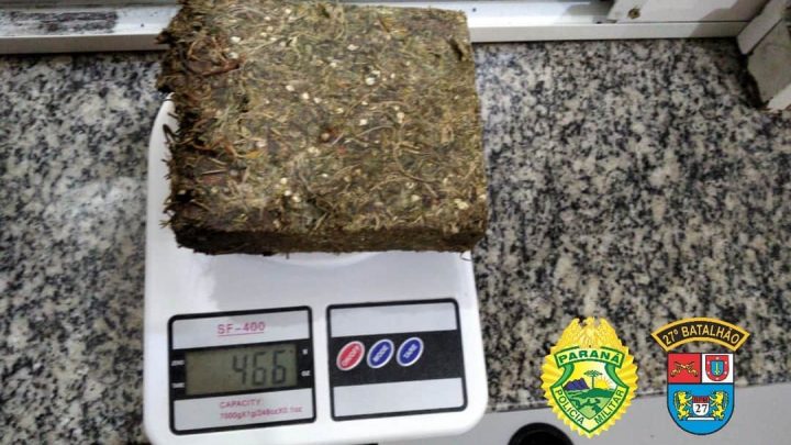 APROXIMADAMENTE 460g DE MACONHA APREENDIDA NA NOITE DE QUINTA-FEIRA