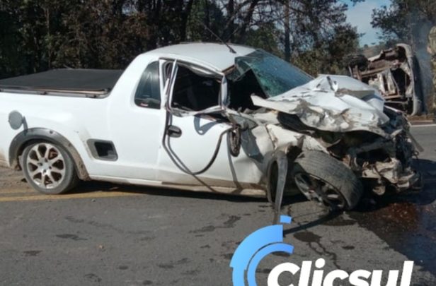 Caminhão pega fogo em acidente com veículo  na BR 476 na Lapa