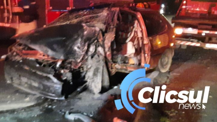 Grave acidente na BR 476 deixa motorista preso nas ferragens