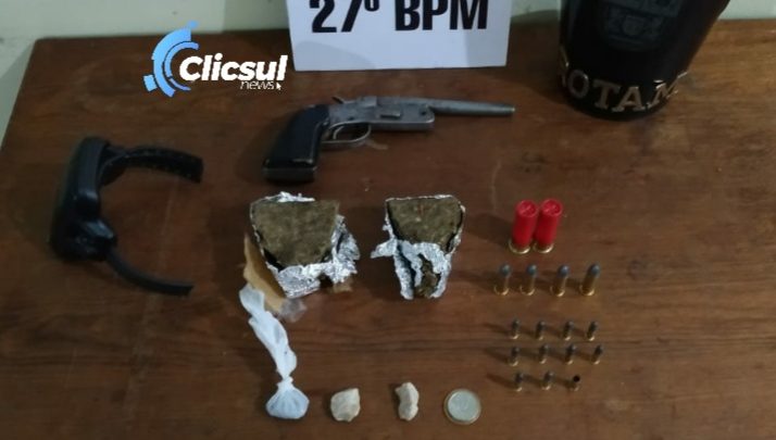 PM desmonta outro ponto de tráfico de drogas na Vila Bom Jesus e apreende arma de fogo