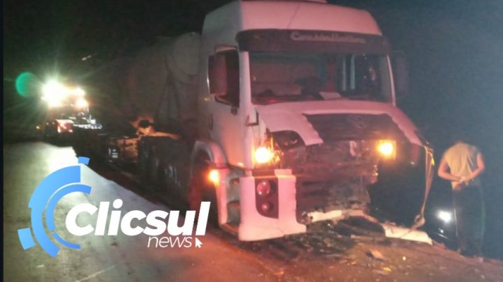 Acidente envolvendo três caminhões na BR 476 madrugada desta sexta feira