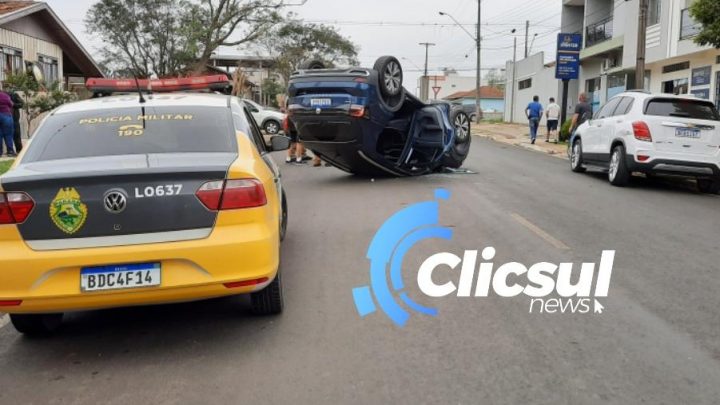 Veiculo tomba após colisão  no centro de São Mateus do Sul