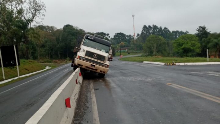 Mais um acidente na mureta do trevo de Paulo Frontin na BR 476