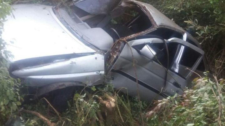 PRF E BOMBEIROS ATENDEM CAPOTAMENTO NA BR 476