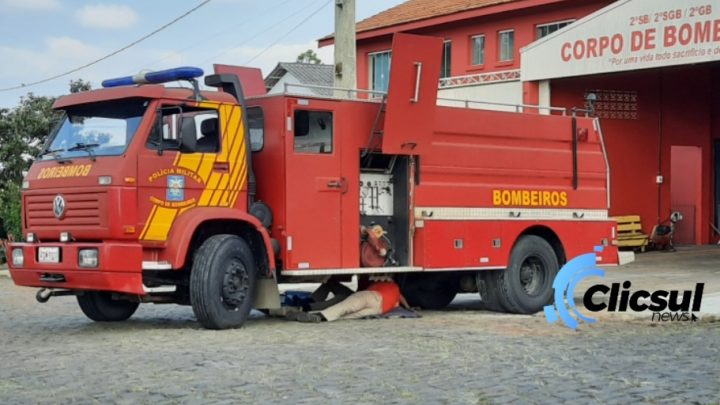 Caminhão dos Bombeiros quebra ao sair para combater incêndio na BR 476