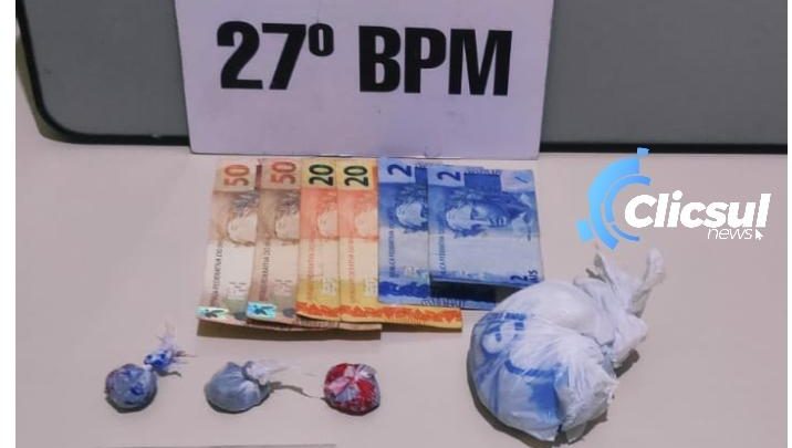 ROTAM ENCAMINHA TRÊS JOVENS PARA DELEGACIA EM POSSE DE DROGAS NA VILA PROHMANN