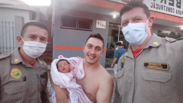 Bombeiros socorrem  criança afogada na porta do pronto Socorro