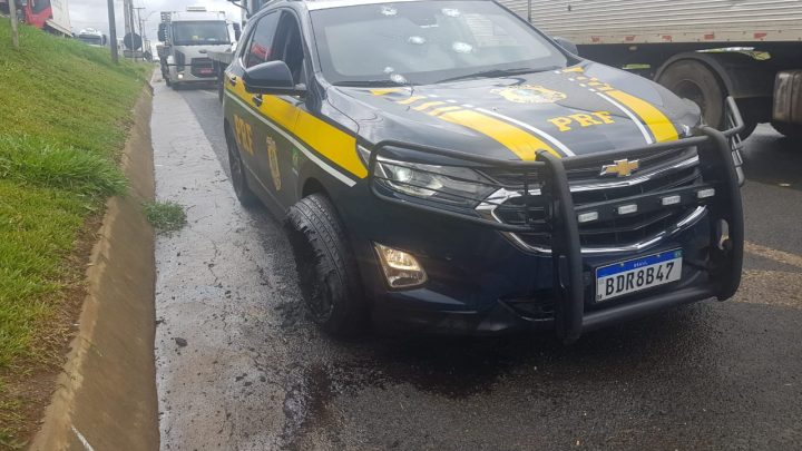Viatura da PRF foi atingida por pelo menos 10 tiros de fuzil