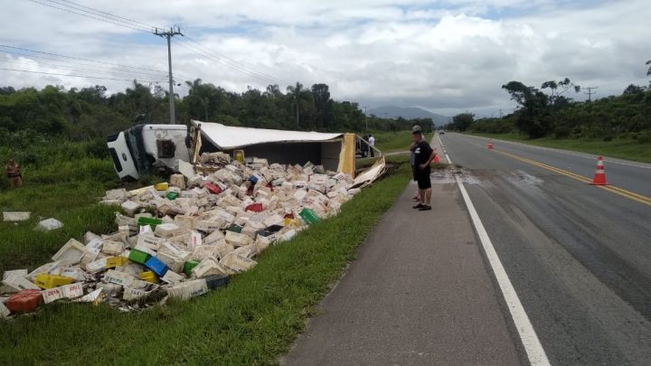 Carreta roubada em Palmeira é recuperada pela PRE de Guaratuba