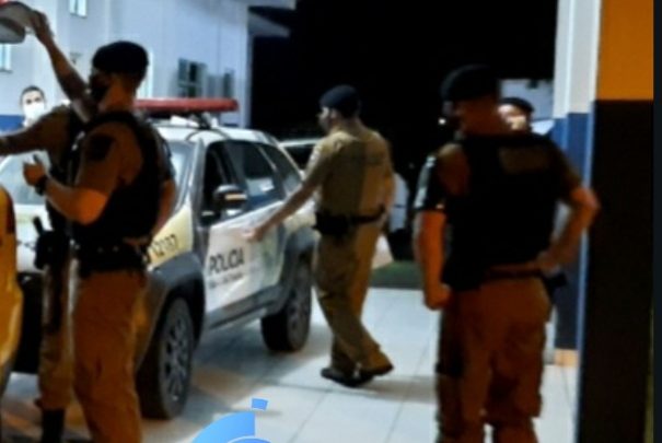 Rapaz é encaminhado para delegacia após  desacatar equipe Policial no pronto atendimento