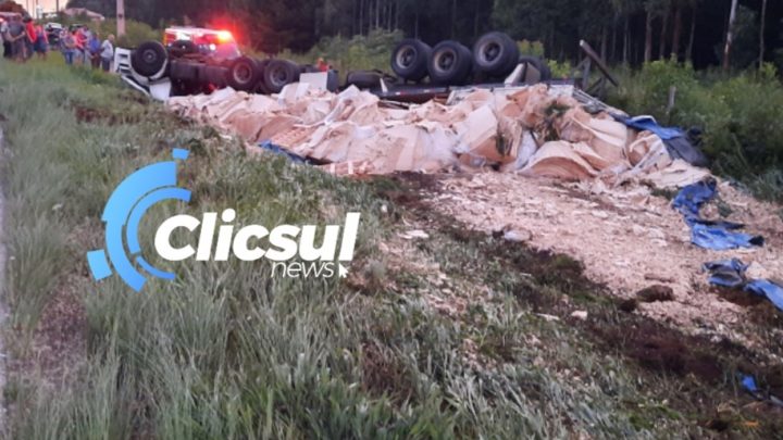 Motorista fica preso nas ferragens em tombamento na PR 151 em São Mateus do Sul