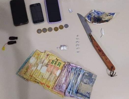 Policia Militar de Canoinhas prende mulher em posse de Drogas