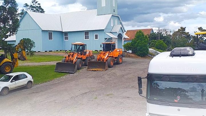 Prefeitura Municipal inicia obras em estradas Rurais na região ds Água Branca