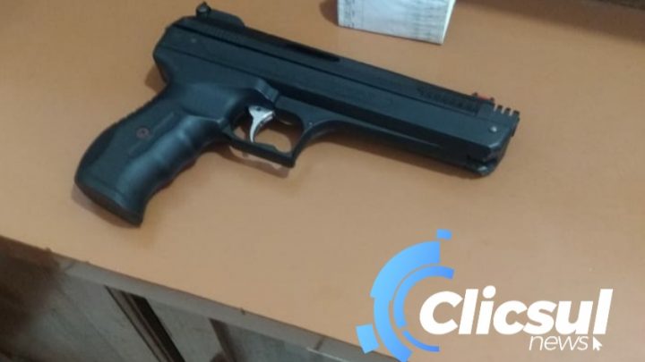 Motociclista é ameaçado por condutor de veículo com arma de brinquedo no centro de São Mateus do Sul