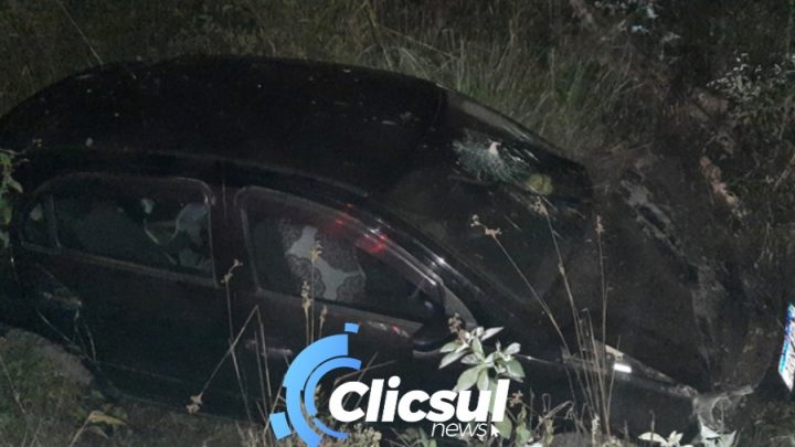 Bombeiros atendem capotamento em estrada rural de São Mateus do Sul