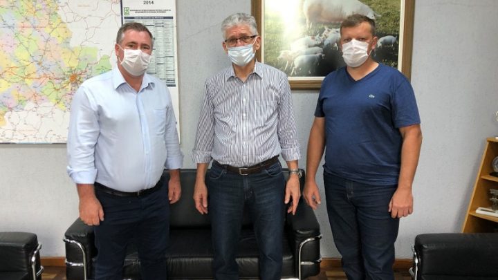 Deputado Bacil com secretário de Agricultura de São Mateus do Sul confirmam recursos para pavimentação rural na Água Branca