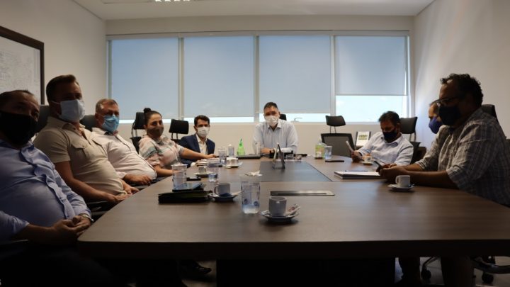 Deputado Bacil e Prefeita Sardanha participam de reunião na Compagas buscando investimentos para São Mateus do Sul