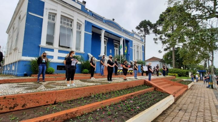 Comerciantes são-mateuenses realizam manifestação pacifica contra o decreto do Governo Estadual