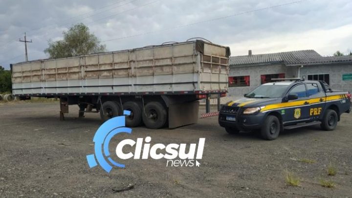 PRF de São Mateus do Sul recupera em pátio de restaurante carreta furtada