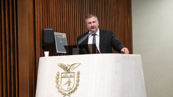 Deputado Bacil reabre debate sobre Revalida buscando alternativas para ampliar atendimento médico no PR