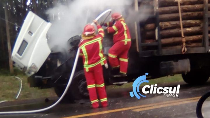 Bombeiros de São Mateus e Brigada de incêndio de Frontin combatem Incêndio em caminhão na BR 476