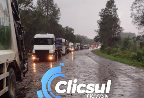 Rodovia do Xisto entre São Mateus e União da Vitória ficou parcialmente interditada na tarde desta sexta feira