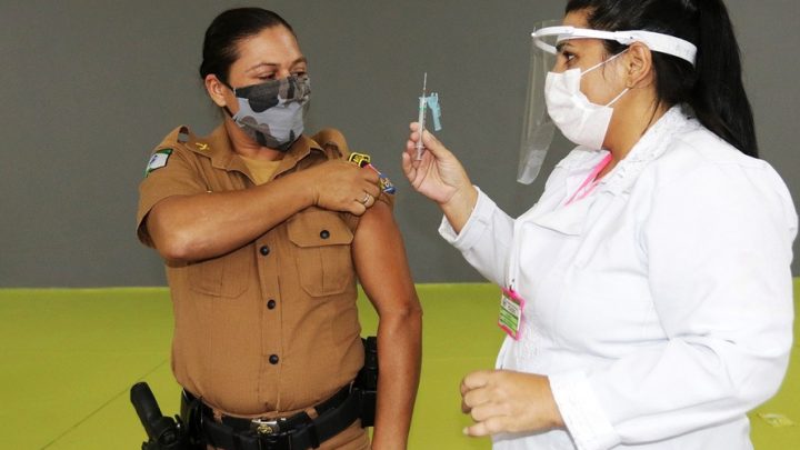 Deputado Bacil destaca decisão de priorizar a vacinação de policiais no Paraná