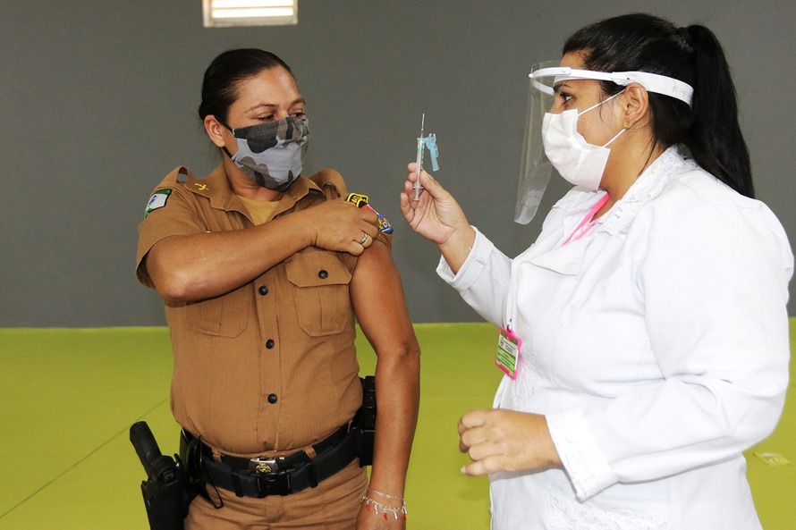 Deputado Bacil destaca decisão de priorizar a vacinação de policiais no Paraná