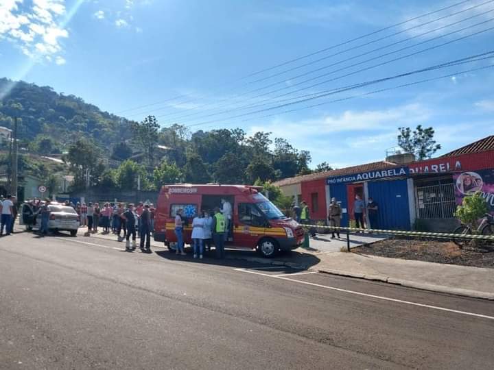 Urgente: homem com facão invade creche e ataca crianças e professores no oeste de Santa Catarina