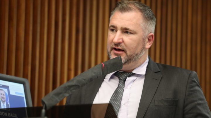 Após ir à tribuna pedir urgência, deputado Bacil destaca anúncio de R$ 8 milhões para rodovias não pavimentadas da região