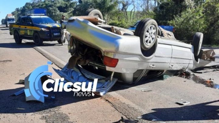 PRF atende capotamento na BR 476 em São Mateus do Sul