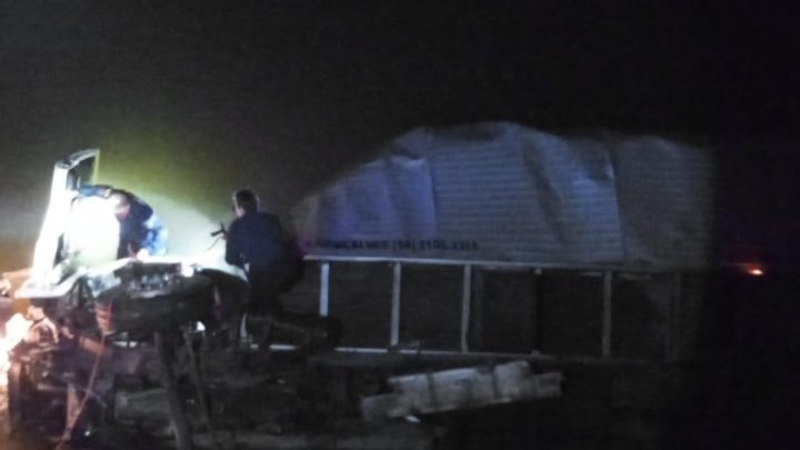 Motorista perde a vida após caminhão cair em rio na BR 280