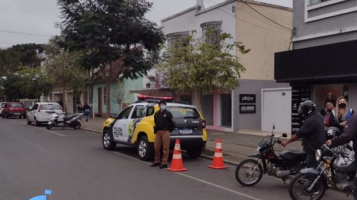 PM e Secretaria de Obras realizam fiscalização e orientação a profissionais que atuam com carros e motos de propagandas em São Mateus do Sul