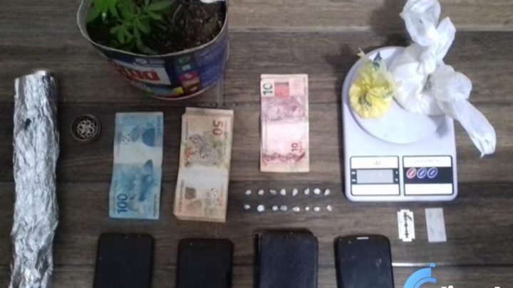 Policia Civil de São Mateus do Sul desarticula ponto de tráfico de drogas e ainda recupera moto furtada