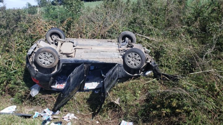 PRE atende capotamento na PR 151 em São João do Triunfo