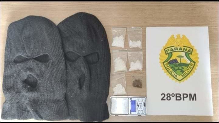 PM PRENDE 03 MASCULINOS POR TRÁFICO E APREENDE MACONHA E COCAÍNA NA LAPA