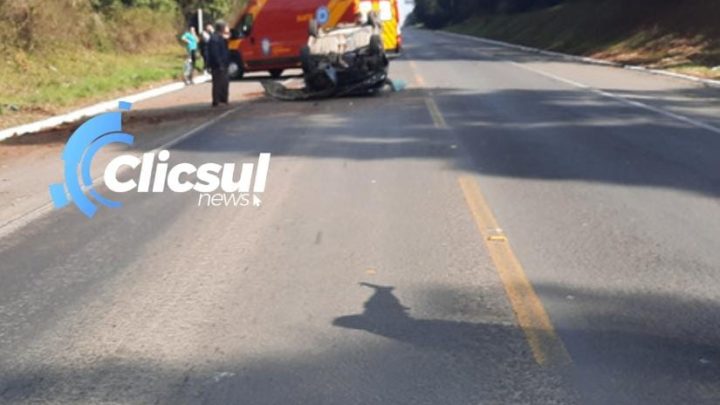 Bombeiros e PRF atendem capotamento na BR 476 em São Mateus do Sul
