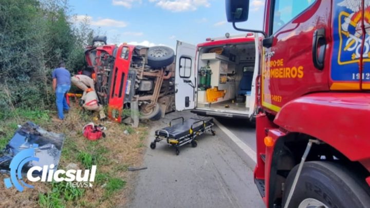 Bombeiros e PRF atendem tombamento com vítima presa na BR 476