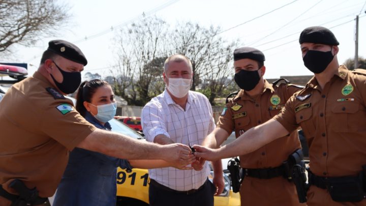 Deputado Bacil entregou viatura 0 Km para policiais da Patrulha Escolar