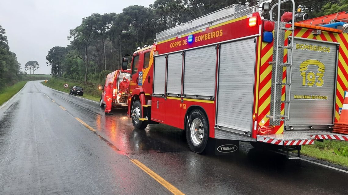 Bombeiros e PRE atendem capotamento na PR 151 em São Mateus do Sul
