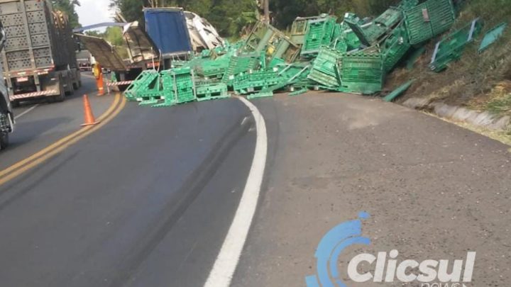 (ATENÇÃO) BOMBEIROS DE SÃO MATEUS DO SUL ATENDEM ACIDENTE NA BR 476