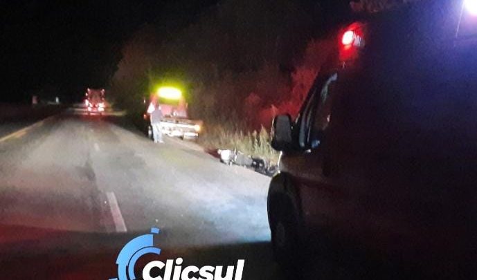 Motociclista morre ao colidir com caminhão na BR 476 em São Mateus do Sul