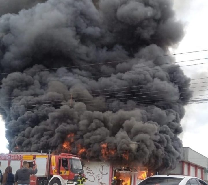Incêndio atinge padaria no Campo d’Água Verde