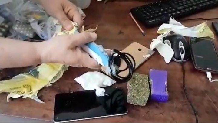 Mulher é presa tentando passar drogas e celulares na cadeia pública de São Mateus do Sul